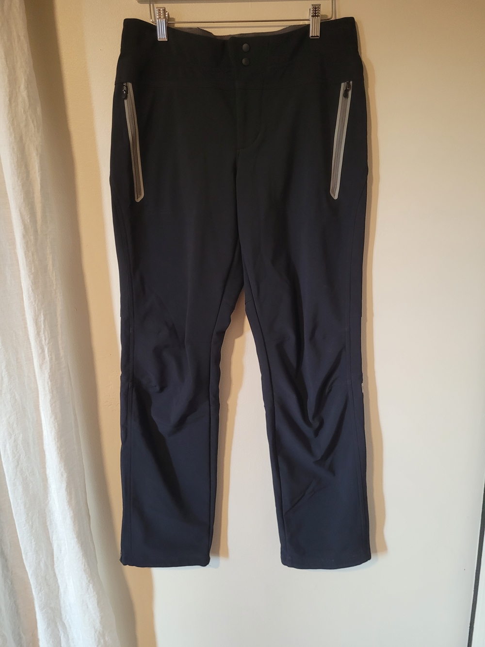 MEC Men's Black Hikers with Gray Zippers